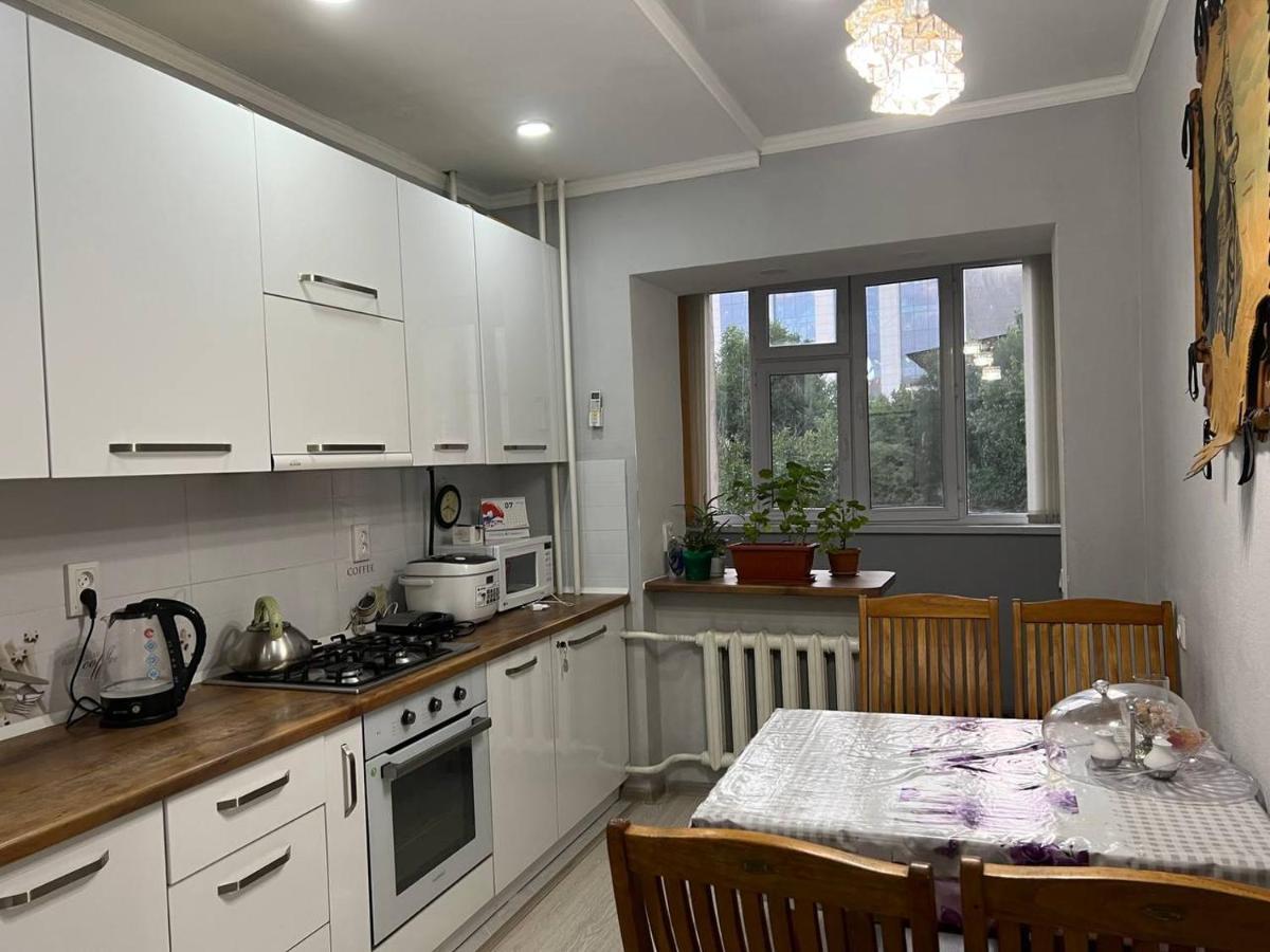 Downtown Homestay Bisjkek Eksteriør billede